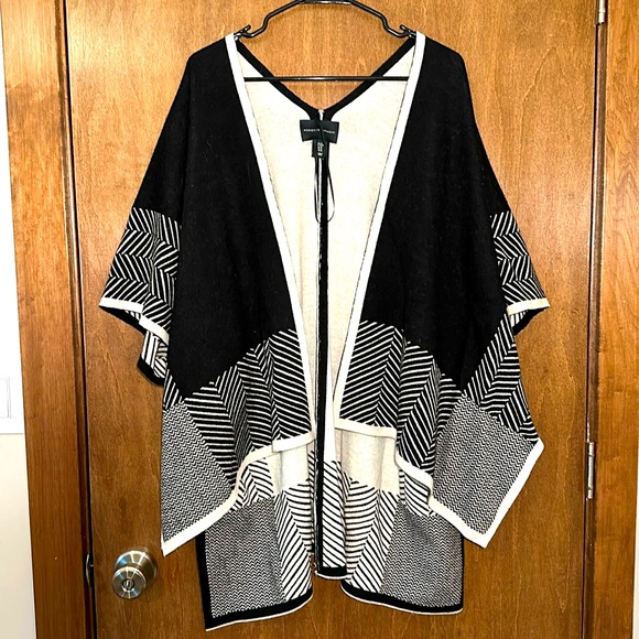 Adrienne Vittadini Jackets & Blazers - Adrienne Vittadini Wool Blanket/Travel Wrap